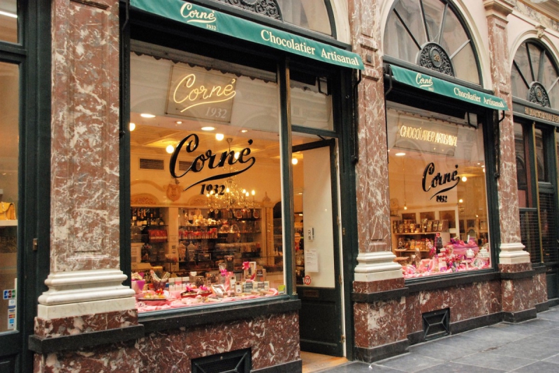 vitrine-LE LUC-min_chocolate_chocolaterie_shop_luxury_chic_gallery_brussels_belgium-558146