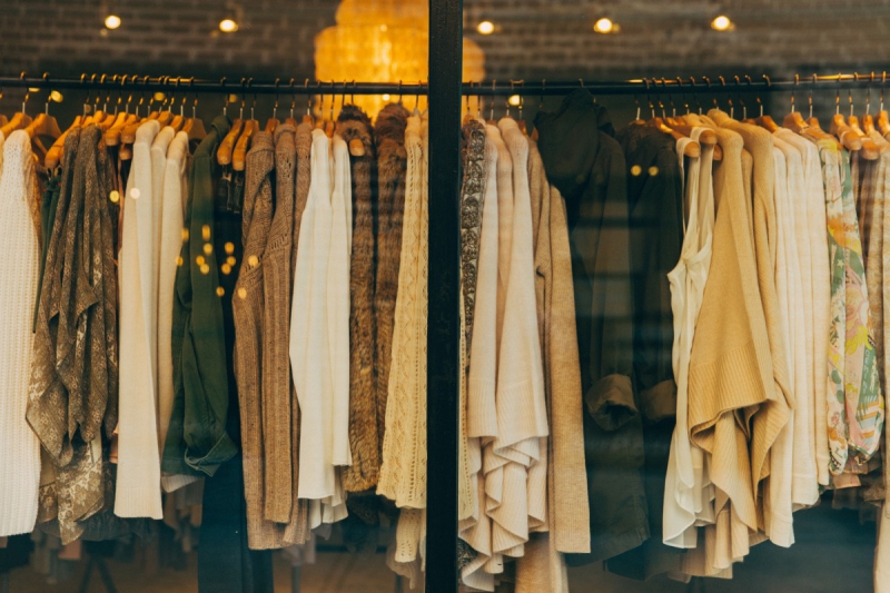 vitrine-LE LUC-min_clothe_fashion_store_shop_window_store_front-21277